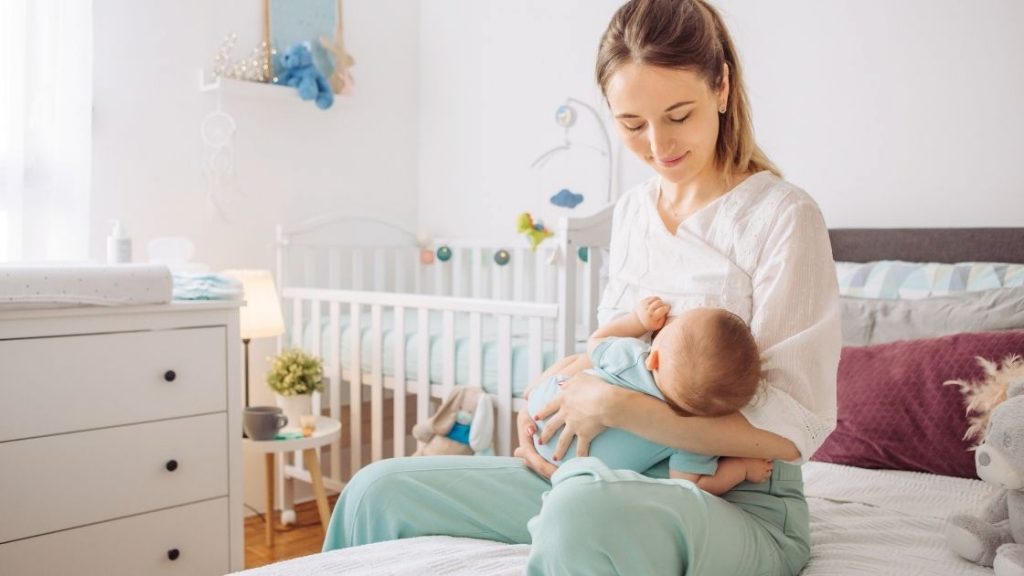 breastfeeding and pumping schedule for working mom